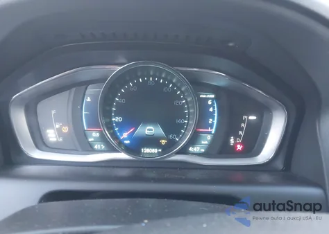 2015 Volvo Xc60 T6 R-Design Platinum z USA, uszkodzony, nr VIN YV4902RH3F2618760